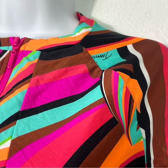 NEW Trina Turk Swoop Zip Up Short Sleeve One Piece Surfsuit Size Medium - Picture 4 of 7